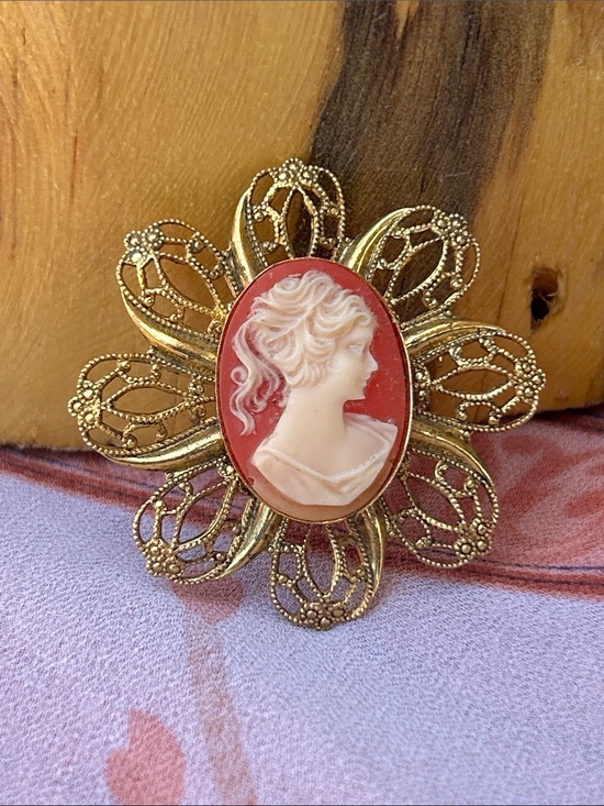 Vintage Jewelry - Vintage Gold Filigree Cameo Brooch with Coral and Ivory Profile